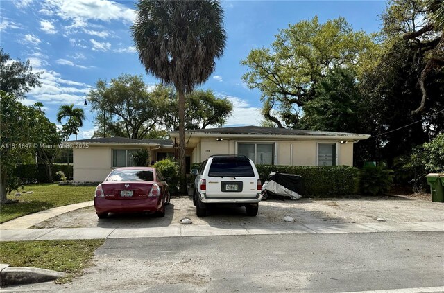 1570 NE 130th St, North Miami, FL 33161 - ranch-style home featuring stucco siding