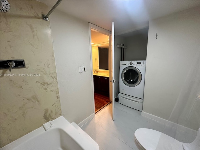 520 Brickell Key Dr Unit A811, Miami, FL 33131 - full bathroom with washer / clothes dryer, baseboards, and toilet