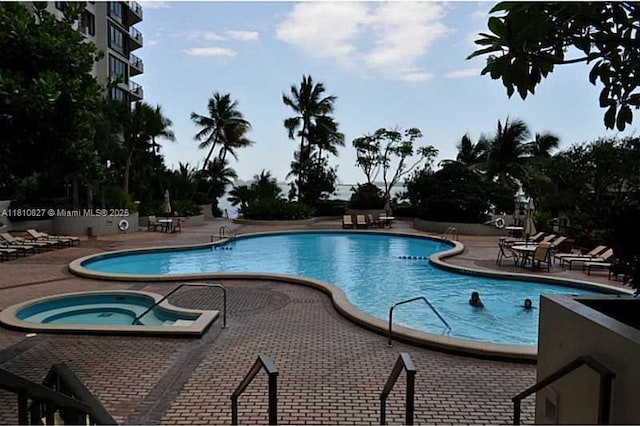 520 Brickell Key Dr Unit A811, Miami, FL 33131 - community pool featuring a community hot tub and a patio