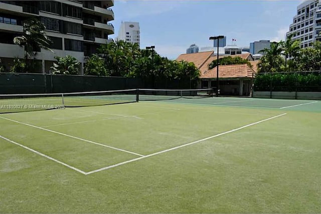 520 Brickell Key Dr Unit A811, Miami, FL 33131 - view of tennis court with community basketball court