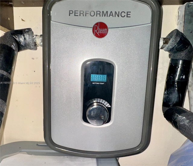 13700 SW 14th St Unit 412D, Pembroke Pines, FL 33027 - detailed view of car charger