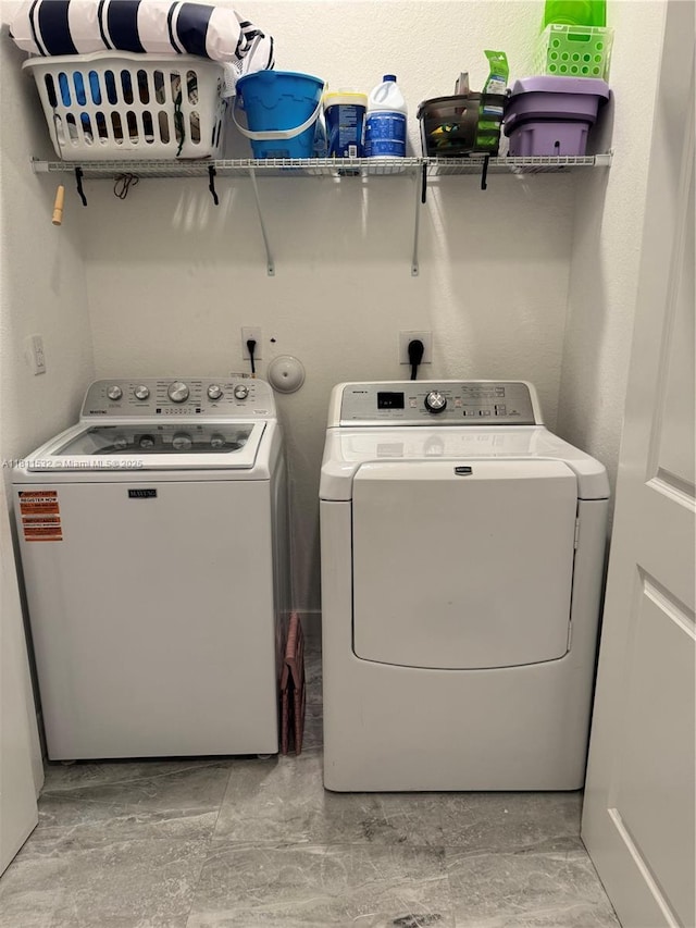 495 NE 5th Way, Florida City, FL 33034 - laundry area featuring washing machine and clothes dryer