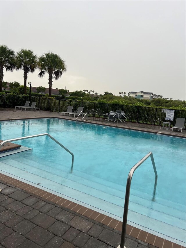 495 NE 5th Way, Florida City, FL 33034 - view of community pool