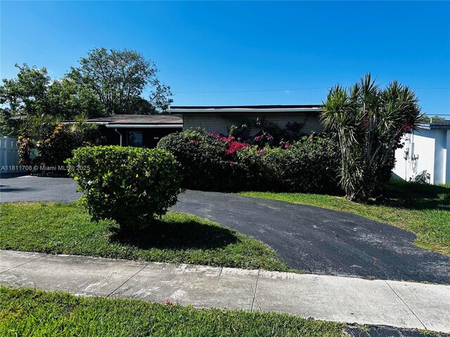8600 NW 25th Ct, Sunrise, FL 33322 - photo 4