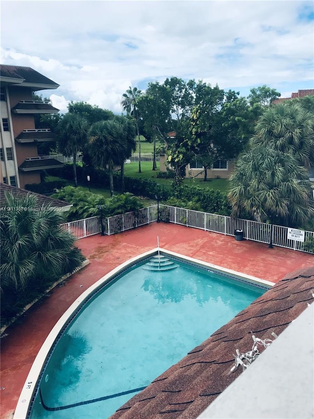 17600 NW 68th Ave Unit B3006, Hialeah, FL 33015 - view of swimming pool