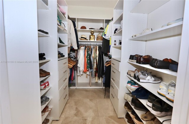 3900 Island Bl Ph 2, Aventura, FL 33160 - spacious closet with light tile patterned flooring