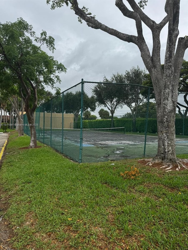 6023 10th Ave N Unit 215, Green Acres, FL 33463 - view of tennis court