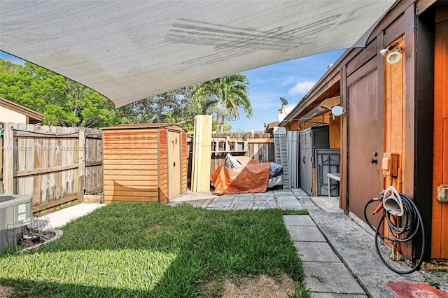 2001 Seagrape Ave, Pembroke Pines, FL 33026 - view of yard