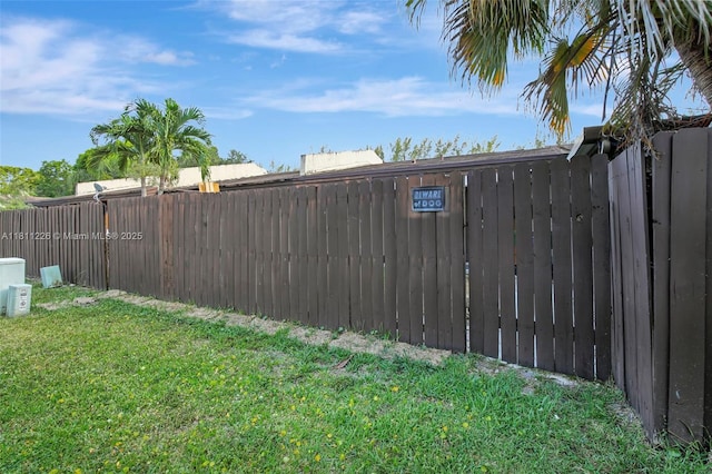 2001 Seagrape Ave, Pembroke Pines, FL 33026 - view of yard