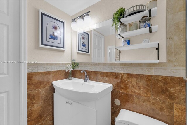 17101 NW 57th Ave Unit 110, Miami Gardens, FL 33055 - bathroom featuring tile walls, vanity, and toilet
