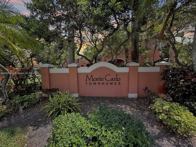 1104 NW 100th Ave, Pembroke Pines, FL 33024 - view of community sign