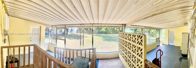 580 NE 139th St, North Miami, FL 33161 - sunroom featuring vaulted ceiling