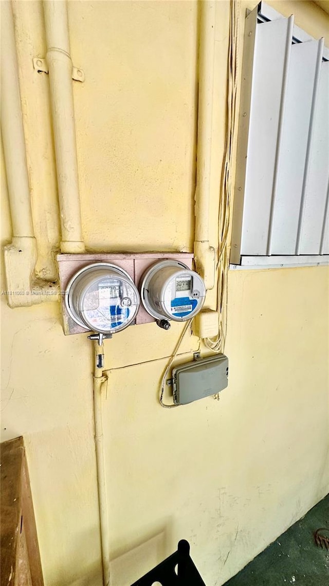 580 NE 139th St, North Miami, FL 33161 - exterior view of electric meter