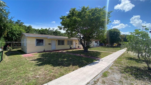 580 NE 139th St, North Miami, FL 33161 - view of front of house with a front lawn and stucco siding