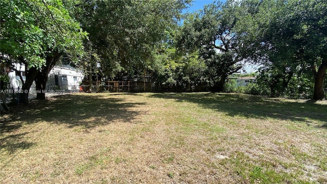 580 NE 139th St, North Miami, FL 33161 - view of yard