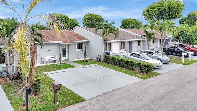5651 SW 139th Pl, Miami, FL 33183 - view of front of house featuring stucco siding and a front lawn