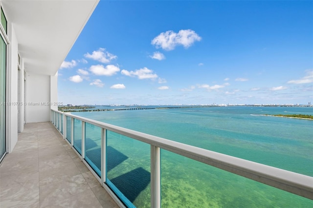 725 NE 22nd St Unit Ph3C, Miami, FL 33137 - balcony featuring a water view
