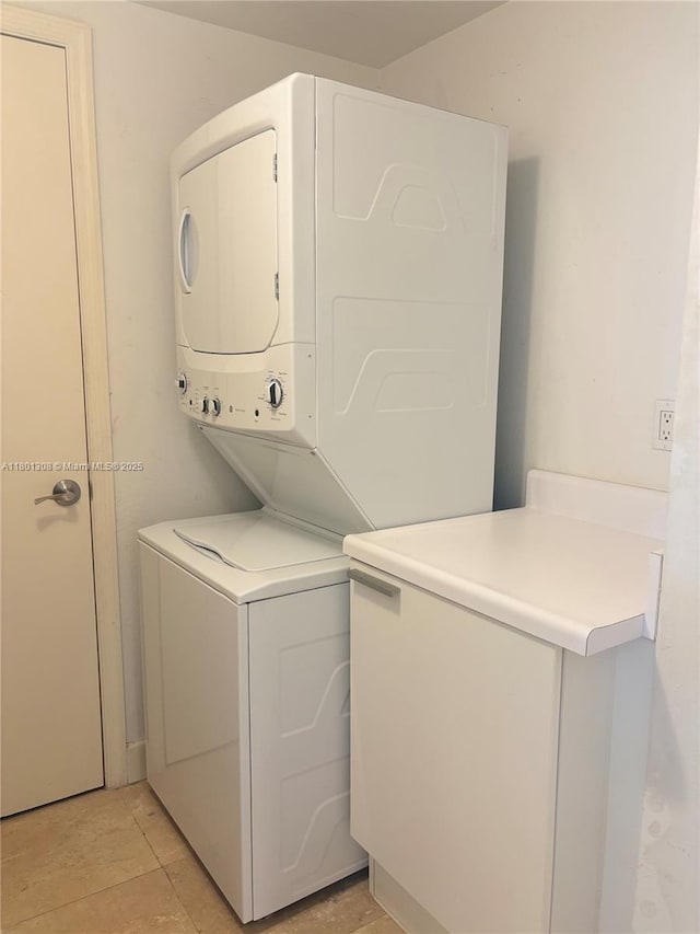 14951 Royal Oaks Ln Unit 1804, North Miami, FL 33181 - laundry area featuring stacked washer / dryer