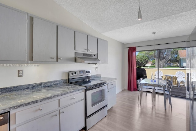 10 Afton Pl, Boynton Beach, FL 33426 - kitchen with appliances with stainless steel finishes, under cabinet range hood, a textured ceiling, light wood-type flooring, and baseboards
