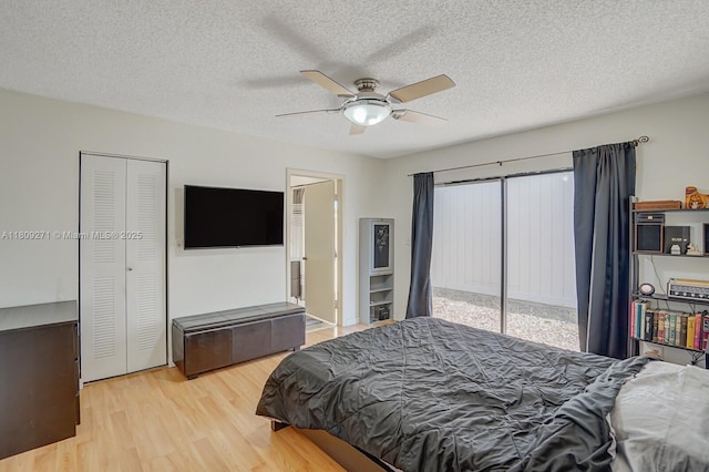 10 Afton Pl, Boynton Beach, FL 33426 - bedroom with light wood-style floors, a textured ceiling, a ceiling fan, and a closet