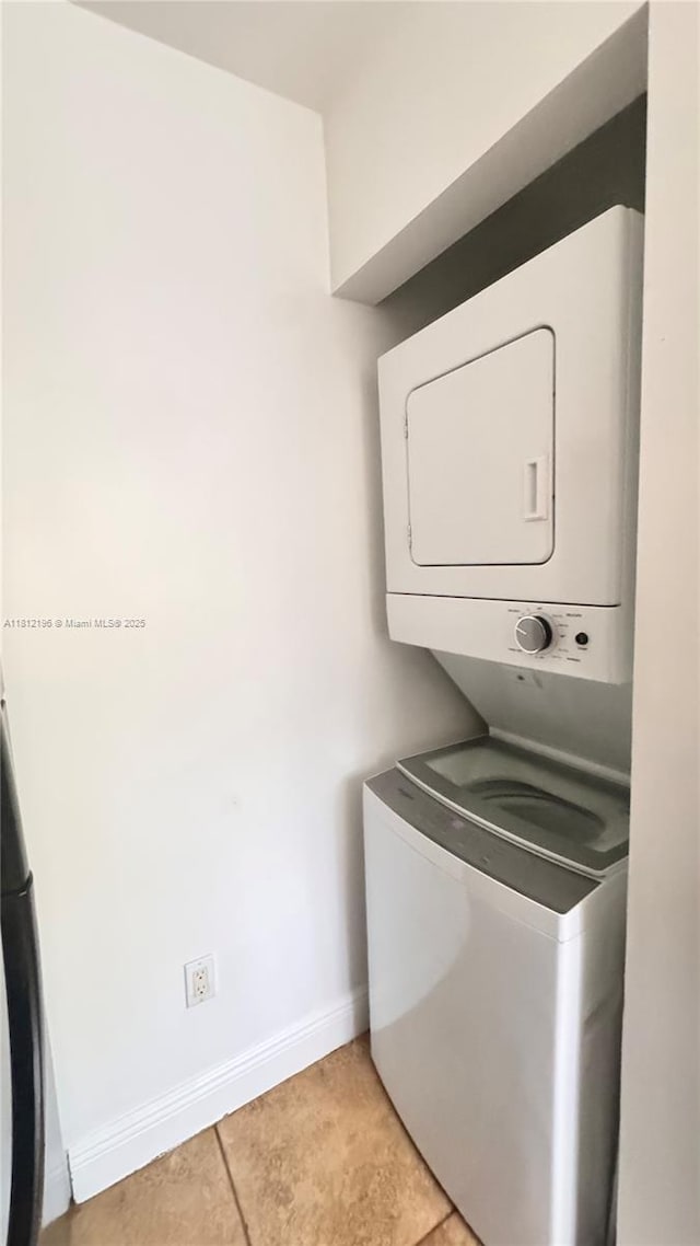 1331 S Franklin Ave Unit 1331E, Homestead, FL 33034 - washroom featuring stacked washer and clothes dryer, baseboards, and light tile patterned flooring