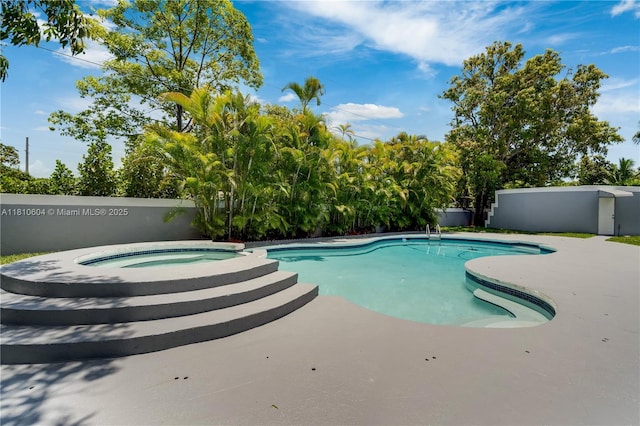 7201 SW 84th Pl, Miami, FL 33143 - view of pool featuring an in-ground hot tub, a patio area, and view of wooded area