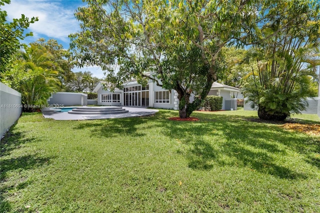 7201 SW 84th Pl, Miami, FL 33143 - view of yard featuring a patio area