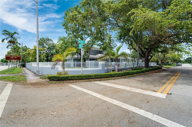 7201 SW 84th Pl, Miami, FL 33143 - view of car parking featuring a fenced front yard