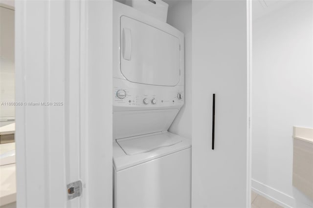 650 NE 32nd St Unit 3708, Miami, FL 33137 - laundry room featuring stacked washing machine and dryer and baseboards