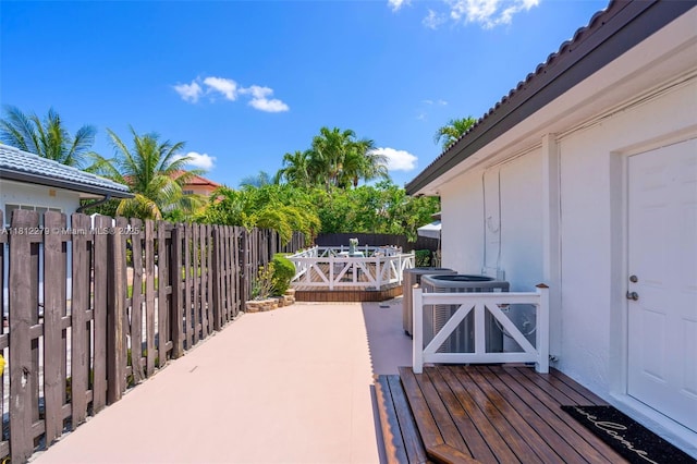 15760 SW 45th St, Miami, FL 33185 - deck with outdoor dining space