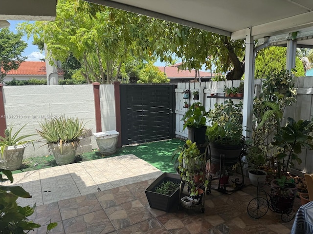3297 W 70th St, Hialeah, FL 33018 - view of patio