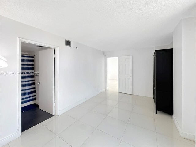 850 N Miami Ave Unit W-1903, Miami, FL 33136 - unfurnished room with a textured ceiling and baseboards