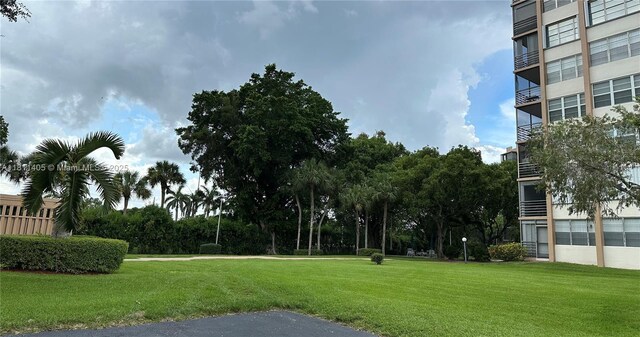 1100 NW Saint Charles Pl Unit 411, Pembroke Pines, FL 33026 - view of community featuring a lawn