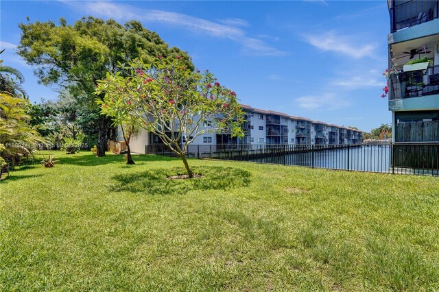 1775 N Andrews Sq Unit 104W, Fort Lauderdale, FL 33311 - view of yard featuring a water view