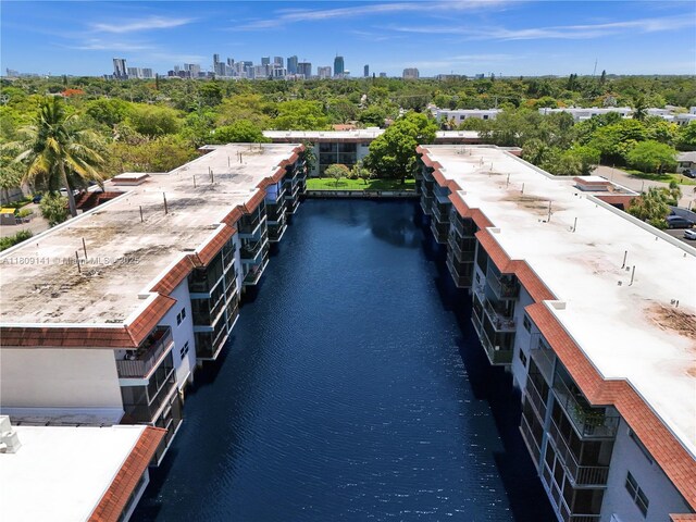 1775 N Andrews Sq Unit 104W, Fort Lauderdale, FL 33311 - view of pool featuring a skyline view