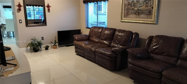 3149 W 68th Pl, Hialeah, FL 33018 - view of tiled living room