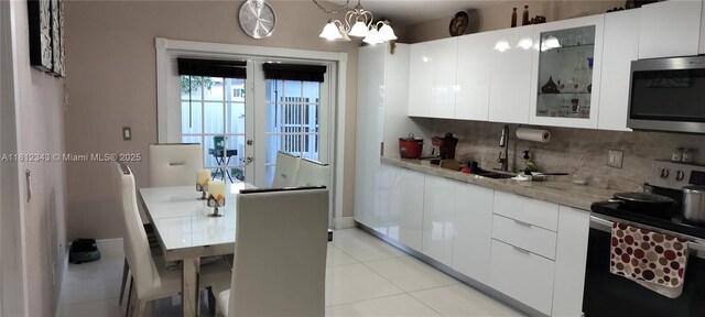 3149 W 68th Pl, Hialeah, FL 33018 - kitchen featuring stainless steel appliances, modern cabinets, a sink, and light countertops