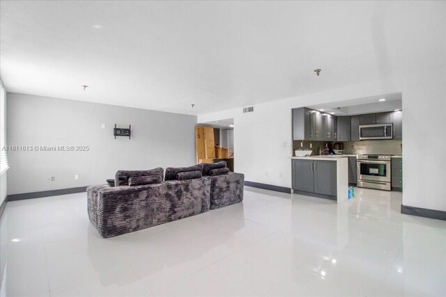 661 NE 195th St Unit 105, Miami, FL 33179 - photo 12