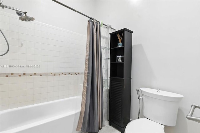 4225 N 76th Ave, Davie, FL 33024 - bathroom featuring shower / tub combo and toilet