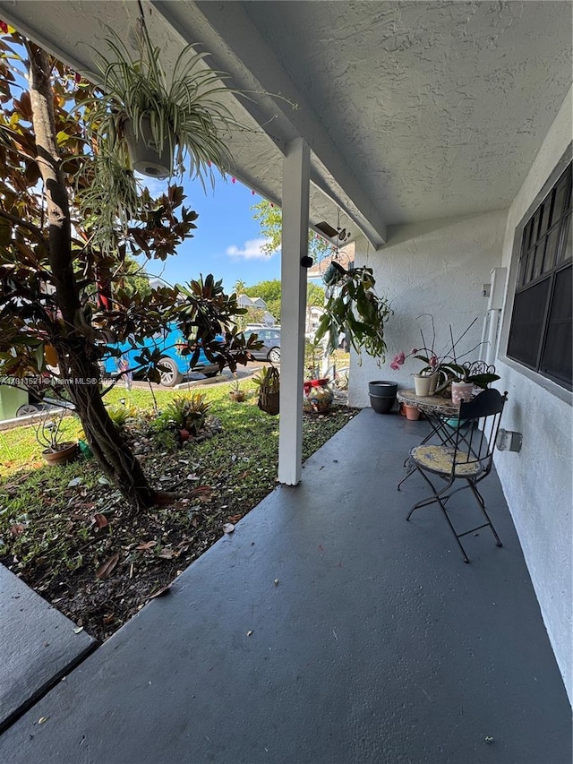 10428 NW 3rd St, Pembroke Pines, FL 33026 - view of patio / terrace