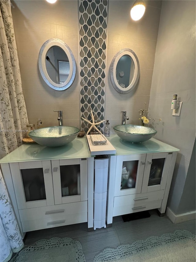 10428 NW 3rd St, Pembroke Pines, FL 33026 - full bathroom with vanity and backsplash