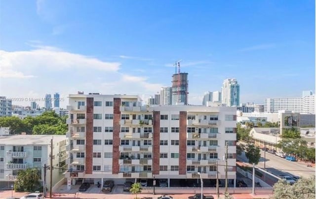1130 11th St Unit 4J, Miami Beach, FL 33139 - view of property featuring a view of skyline