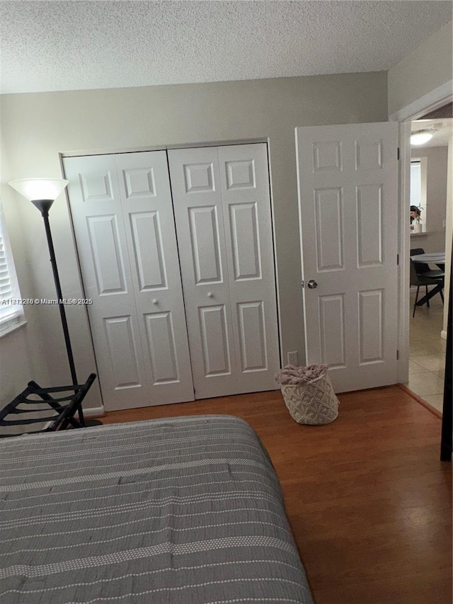 3586 N University Dr Unit U-6, Coral Springs, FL 33065 - bedroom with wood finished floors, a closet, and a textured ceiling