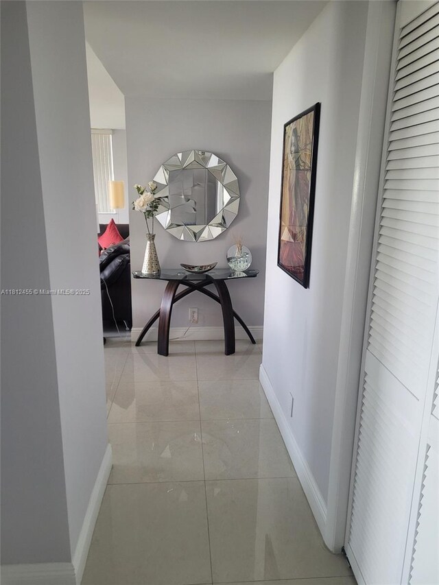 4330 Hillcrest Dr Unit 619, Hollywood, FL 33021 - hall featuring baseboards
