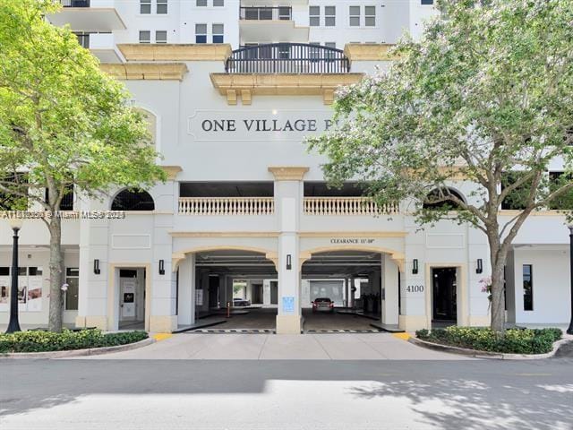 4100 Salzedo St Unit 901, Coral Gables, FL 33146 - view of property featuring driveway
