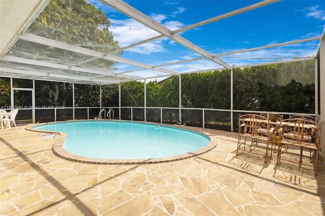 10421 NW 21st St, Pembroke Pines, FL 33026 - outdoor pool with a patio and glass enclosure