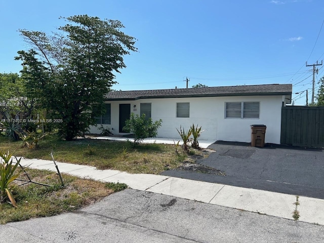 880 NE 49th St, Deerfield Beach, FL 33064 - ranch-style home with stucco siding