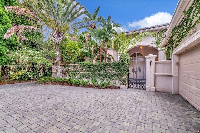8244 Lakeview Dr, West Palm Beach, FL 33412 - view of gate