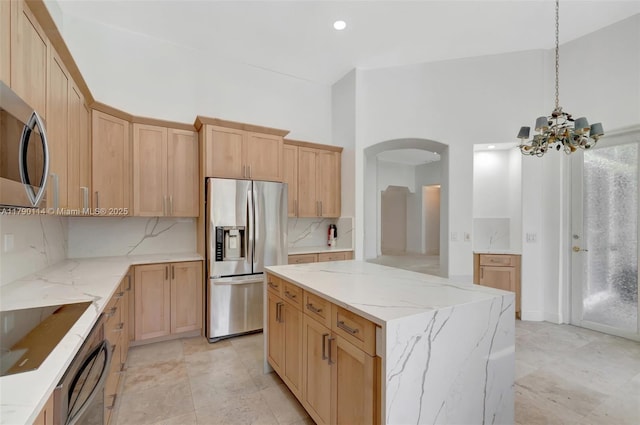8244 Lakeview Dr, West Palm Beach, FL 33412 - kitchen featuring stainless steel fridge with ice dispenser, a chandelier, arched walkways, backsplash, and a kitchen island