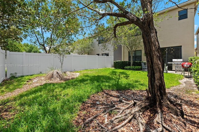 659 NE 191st St, Miami, FL 33179 - view of yard